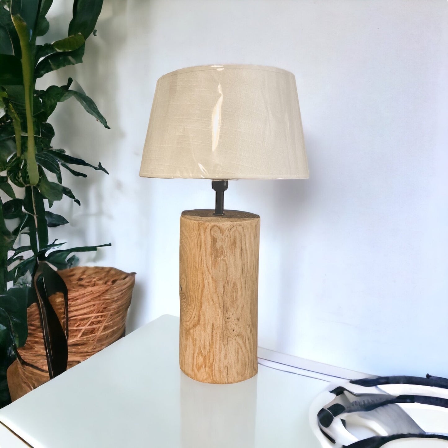Lámpara de mesa "HONGO" en madera de pino